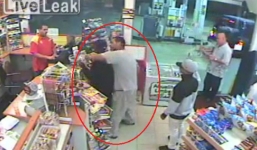 Video: Cướp cửa hàng đen đủi bị kẻ giết người khống chế